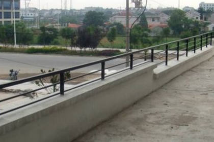 女兒墻開裂原因、危害及其防水處理